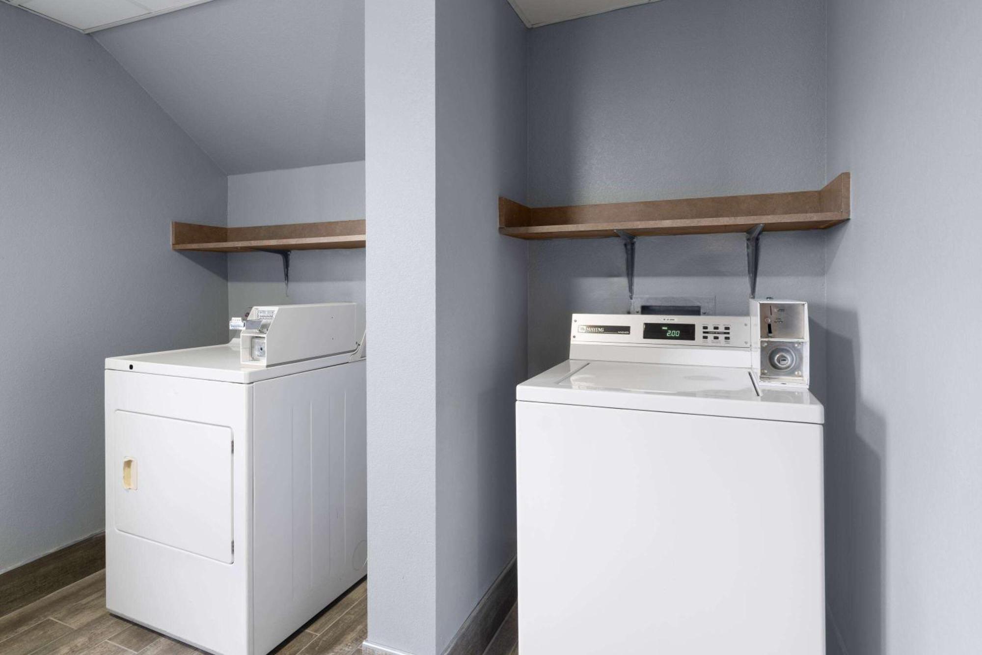 Americinn By Wyndham Stuart Buitenkant foto