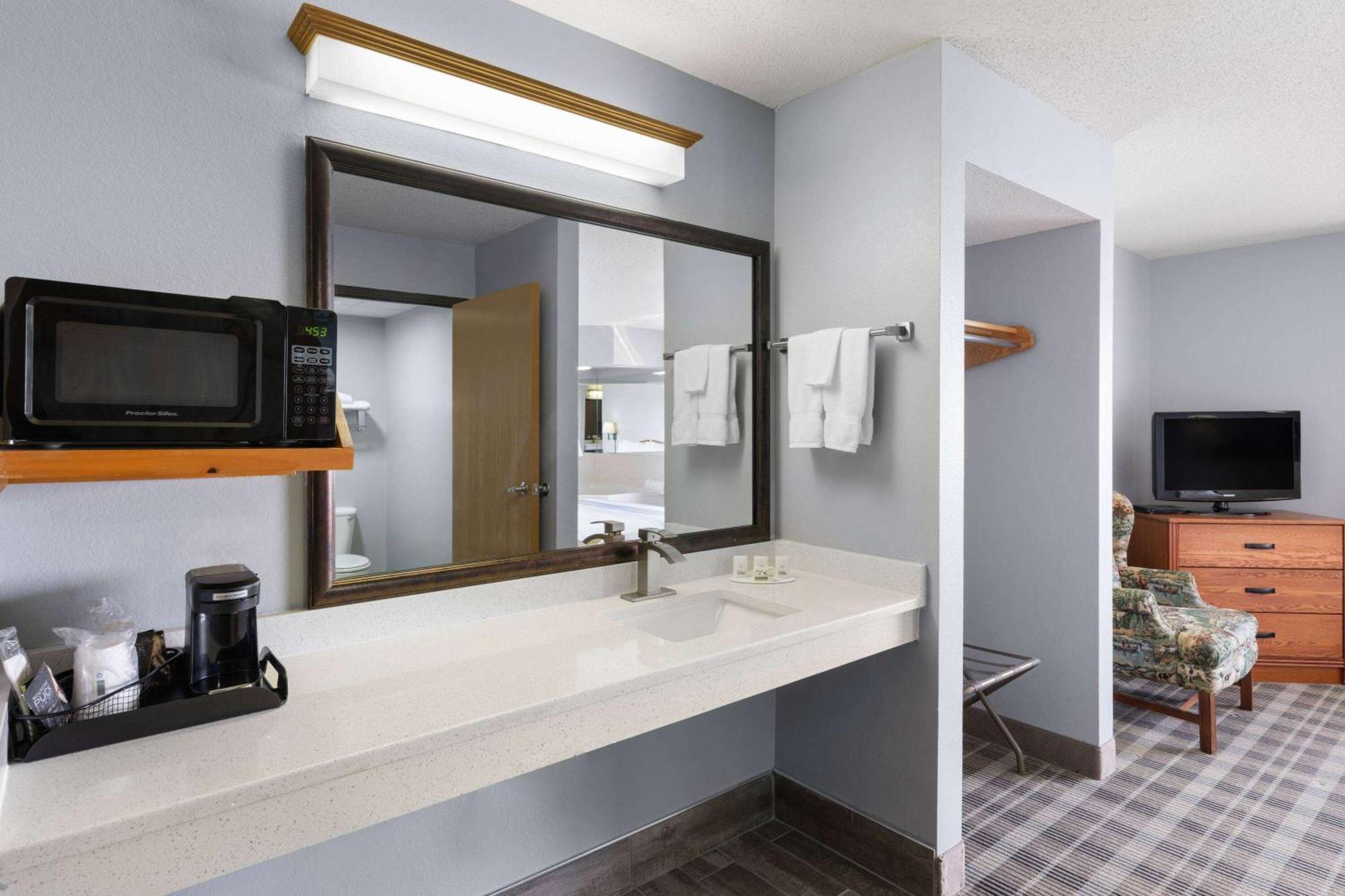 Americinn By Wyndham Stuart Buitenkant foto