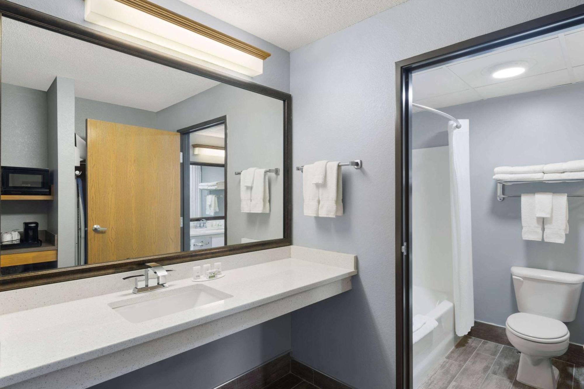 Americinn By Wyndham Stuart Buitenkant foto